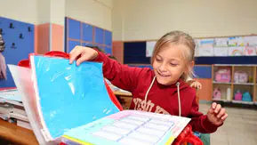 Başiskele'de okul heyecanı: Minik öğrencilerin çanta sürprizi
