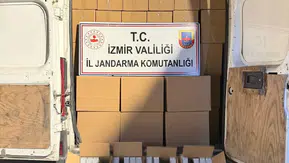 Bornova'da şüpheli minibüs operasyonu: Milyonluk kaçak ürün ele geçirildi