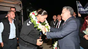 Ringin altın kızı Trabzon'a döndü: Avrupa şampiyonu Havvanur Kethüda'ya görkemli karşılama