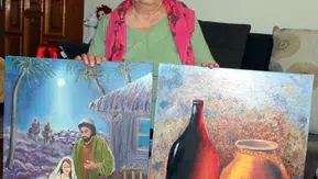 Tuvalin başında geçen 65 yılın ardından: Hayallerini fırçasıyla gerçeğe dönüştürüyor