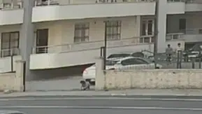 Payas'ta korku dolu anlar: Geri manevra yapan otomobilin altında kalan minik çocuk yaşam mücadelesi veriyor