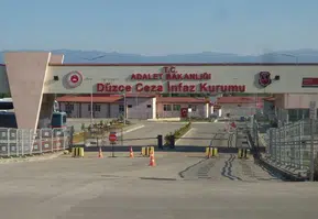 Düzce sokaklarında kapsamlı operasyon: 19 kişi cezaevine gönderildi