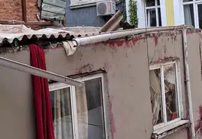 Beyoğlu'nda korkulan oldu: Dört gün önce uyarı veren bina yerle bir oldu