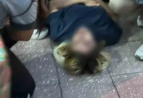 Adana'da dehşet anları: Kaldırımda yürüyen kadına eşinden kanlı saldırı
