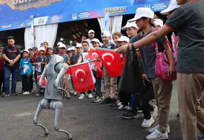 GAP Havalimanı'nda teknoloji şovu: Duman isimli robot köpek çocukları büyüledi