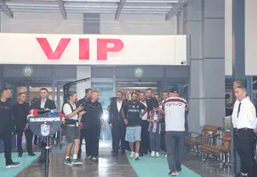 Trabzonspor dünya yıldızı Mohamed Salah’ı dev bir kalabalıkla karşıladı