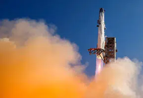 SpaceX dev roketi havada yakalamak için gün sayıyor