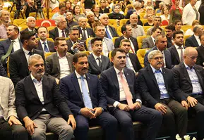 Umut dolu gün: Anahtarlar teslim edildi, şehir küllerinden doğuyor