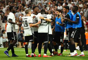 Dolmabahçe'de gol şov: Kartal derbi öncesi gözdağı verdi
