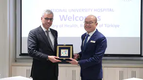 Bakan Memişoğlu'nun Singapur'daki Sağlık Diplomasisi: Üniversite Hastanesinde İncelemeler