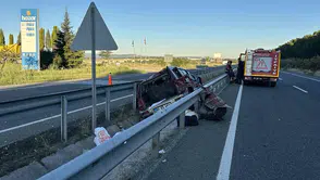 Uşak’ta kontrolden çıkan cip bariyerlere çarptı 1 ölü, 2 yaralı