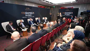 Bakan Tekin Londra’da gurbetçi vatandaşlarla buluştu