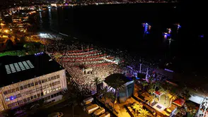 Melek Mosso Alanya festivalinde binleri coşturdu