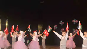 Silifkeli minikler yıl sonu gösterisinde sahnede devleşti