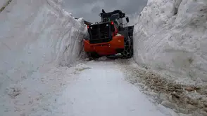 Rize yaylalarında karlar eriyor yollar yeniden açılıyor