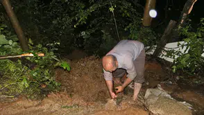 Artvin’de dere taştı sokaklar göle döndü