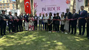 Burdur’un bahçeleri lale temalı eserlerle renklendi