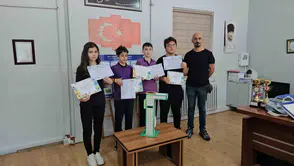 Zonguldaklı öğrenciler sokak lambalarını dev hava temizleme cihazına dönüştürdü