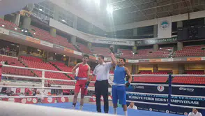 Cizreli Muhammed Kayseri’deki boks şampiyonasında çeyrek finale yükseldi