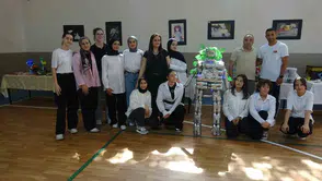 Kilisli öğrenciler çöpe giden eşyaları sanat eserine dönüştürdü