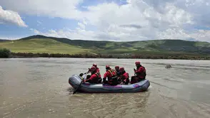 Aras Nehri’nde kaybolan genci 101 kişilik ekip arıyor
