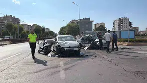 Kayseri'de üç araç birbirine girdi 5 kişi yaralandı