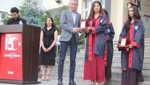 Iğdır’da lise mezuniyetinde heyecanlı veda