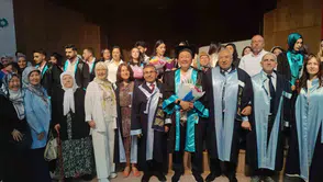 64 yaşında üniversiteyi bitirdi, başarısıyla gençlere örnek oldu