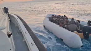 Kuşadası açıklarında lastik bottaki 18 kişiye müdahale edildi