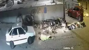 İzmir'de otomobil sürücüsü kaldırımda uyuyan vatandaşı ezdi