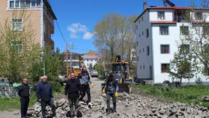 Hanak sokakları yenileniyor