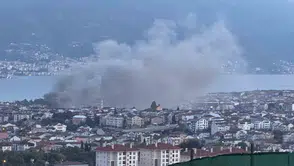Derince'de gecekondu yangını mahalleliyi sokağa döktü
