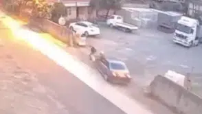 Arhavi'de korkutan kaza güvenlik kamerasına yansıdı
