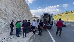Besni yolunda motosiklet kazası sürücüyü hastanelik etti