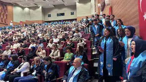 Kayseri Üniversitesi mezuniyetinde dikkat çeken sadakat yemini