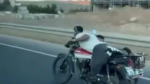Elazığ trafiğinde yürekleri ağza getiren motosiklet yolculuğu