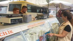 Efeler’de ekmek ve pazar tezgahları sıkı denetimden geçti