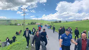Ardahan Hanak halkı temizlik için sokağa döküldü