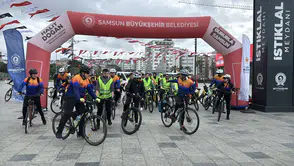 Samsun sokaklarında milli maç coşkusu bisiklet turuyla birleşti