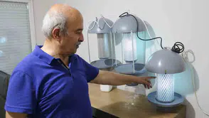 Antalya’daki çiftçiler zehirsiz tarım için ışık tuzağını kullanıyor