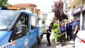 Şehzadeler’de kaldırımı işgal eden esnafa zabıta freni