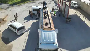 Bitlis'te yakıt tankerinden 30 kaçak göçmen çıktı