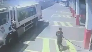 Yanan çöp kamyonunu itfaiyeye sürerek felaketi önledi