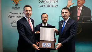 Bakanlar Kurum ve Bayraktar Londra’da teşkilatla buluştu