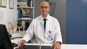 Çocuklarda ekran bağımlılığı omurga eğriliğini tetikliyor