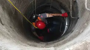 Kırıkkale'de 10 metrelik kuyuda mahsur kalan kedi kurtarıldı