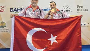 İzmirli Alper Öztürk dünya şampiyonasını 7 altınla kapattı