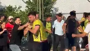 Tarsus’taki futbol maçında saha içi gerginlik