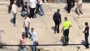 Şemdinli sokaklarında silahlar konuştu