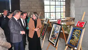 Karslı mahkumların el emeği göz nuru eserleri sergileniyor